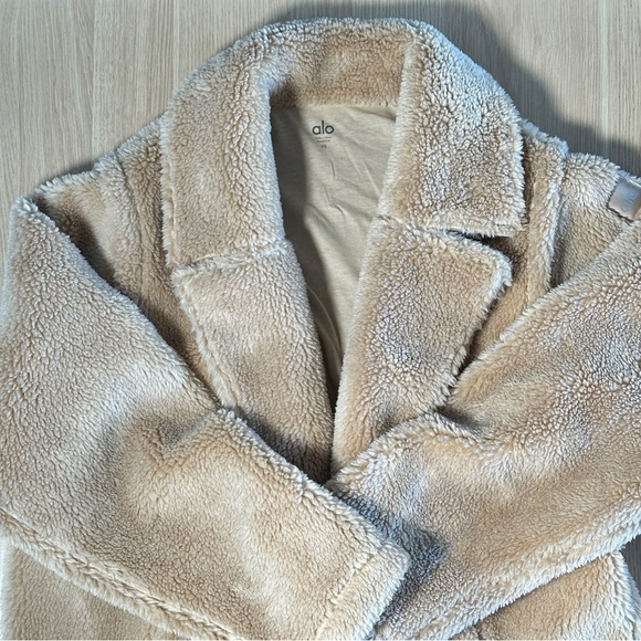 NWOT Alo Yoga Oversized Sherpa Trench - Picture 7 of 14